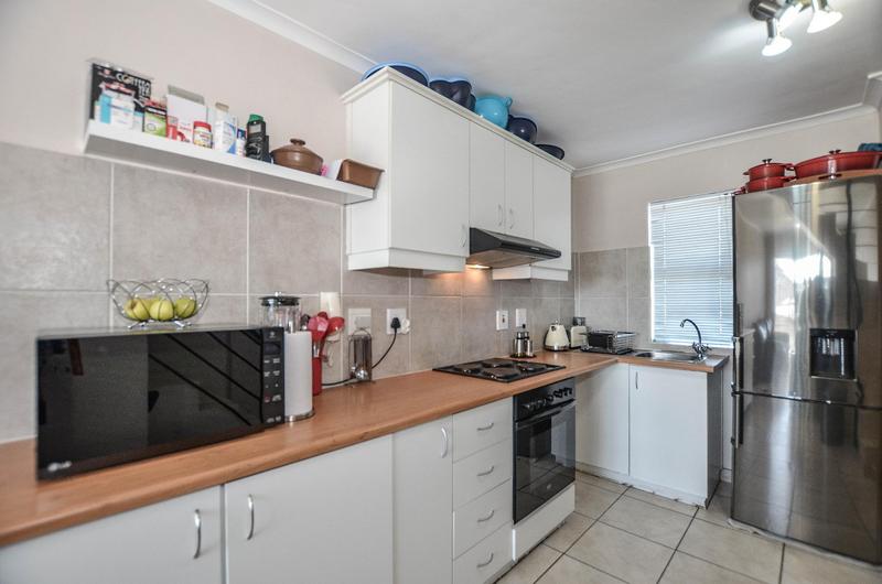 2 Bedroom Property for Sale in Uitzicht Western Cape